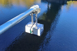 HyQuant V mounted above water